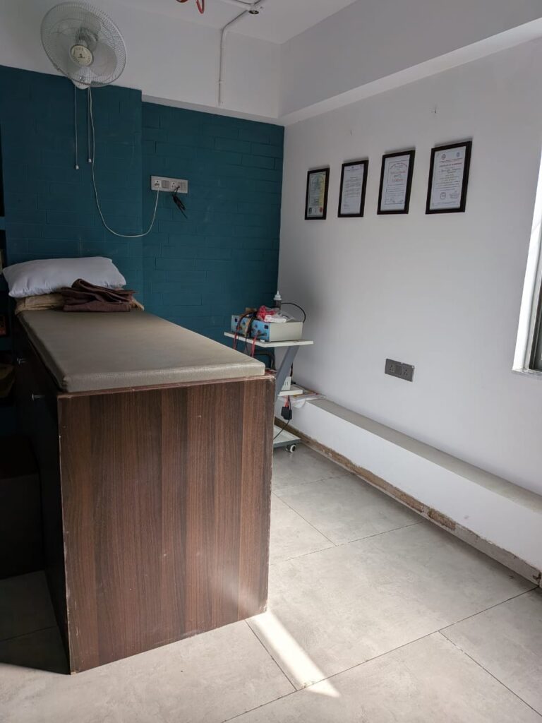 Dr. Amruta physiotherapist Clinic treatment room